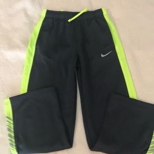 Boys Nike therma fit pants